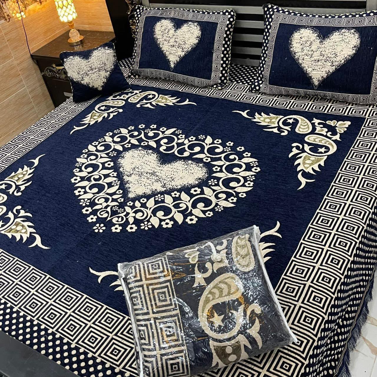4pc Velvet Jacquard Bedsheet King Size - Design 08
