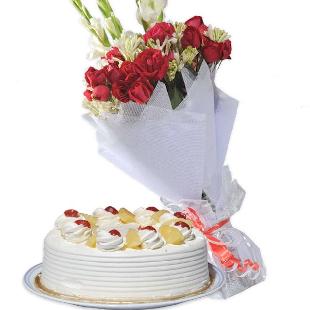 Pineapple Cake 4lbs With Large Bouquet