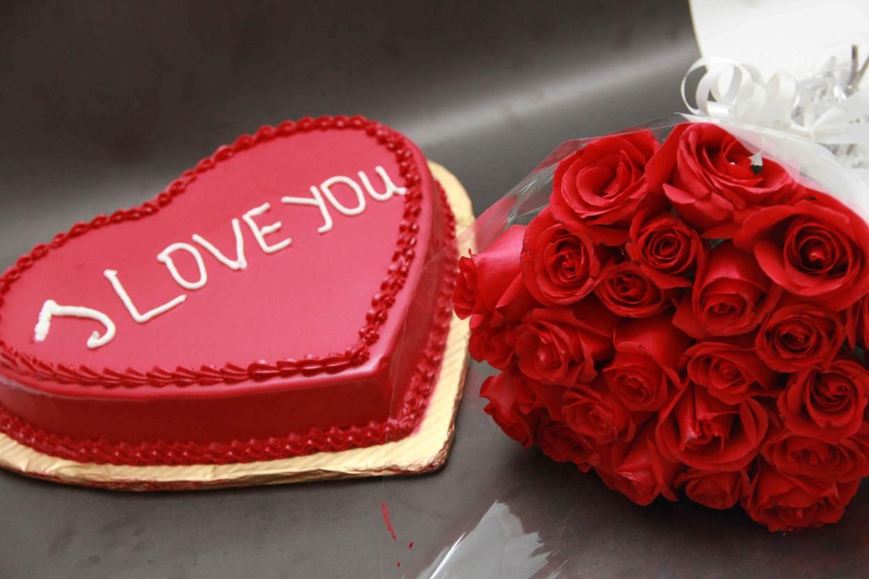 Roses With I Luv U Cake
